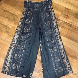 Elephant printed pant with side flap